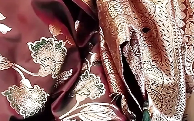 A desi WIfe went to satisfy boss of her husband, Deshi Sex