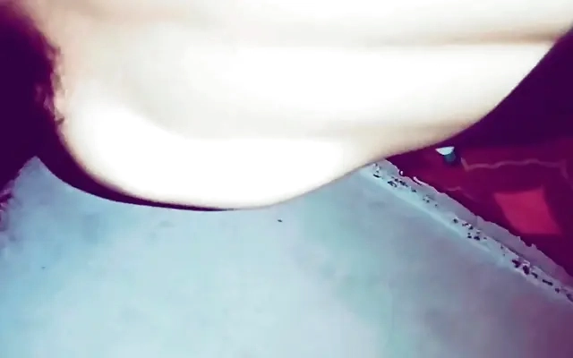 Mi hermanastro entra en mi habitaci&oacute;n y termina en una deliciosa follada