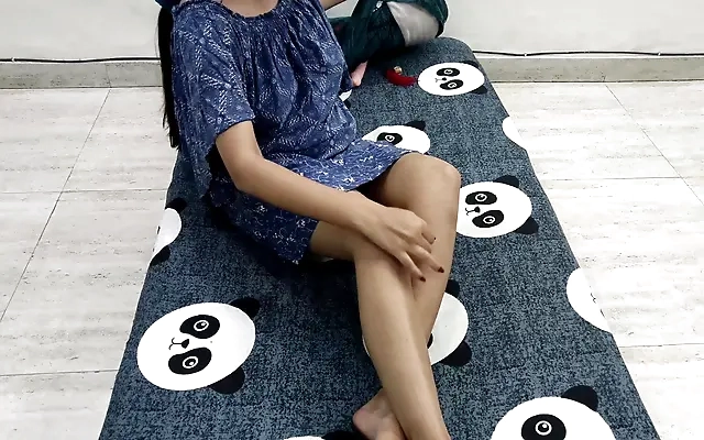 Eu chamei minha amiga safada para fazer um trio com esse safado fodendo meu cuzinho e ela me chupando gostoso (VIDEO COMPLETO NO RED)
