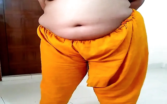 Chamei a encanadora e ela deixou eu enfiar meu cano no c&uacute; dela Free