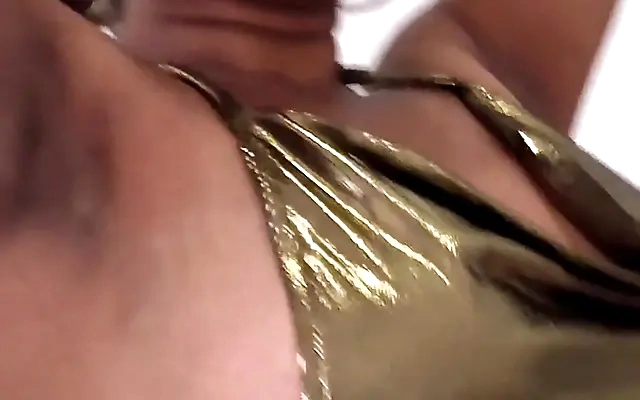 Mam&atilde;e Noel cheia de tes&atilde;o na praia, deu a bucetinha de presente para seguidor do Instagram.. Assista completo no Cassiflix