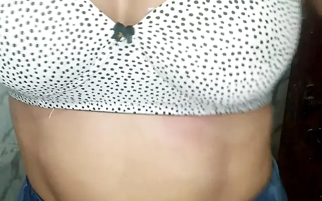 Sexy MILF Magdalene St. Michaels Shows horny Teen Sheridan Love How to Eat Pussy