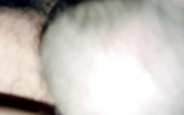 Arabic MILF seduces her Russian driver