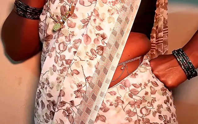 Arabic Ministers wife Sasha Pearl fucks her bodyguard