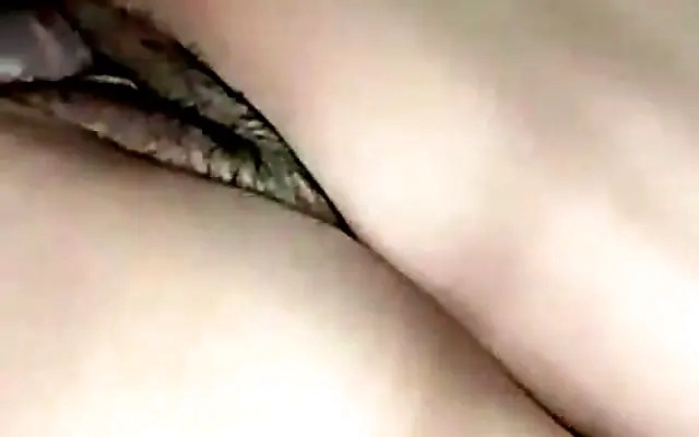 Corno filma a esposa dele me dando o cuzinho e gozando em meu pauz&atilde;o