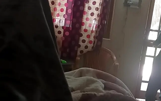 Bubble butt slut Nika Venom hungry for thick cock
