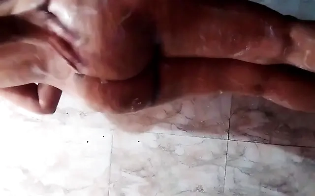 Muscle girl Karyn Bayres likes to fuck hard