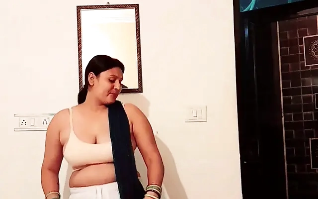 follada y gimiendo con ese co&ntilde;o hinchado y gordo