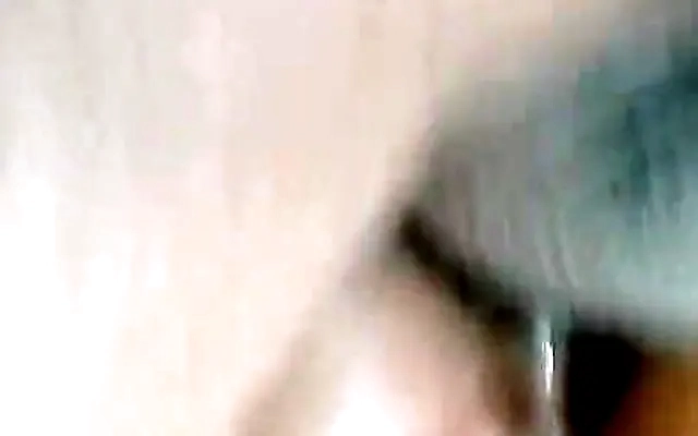 Esta zorra se viste de fantasma y me da tremenda mamada en halloween!!! No tenia dulces pero le di mi semen para que este feliz