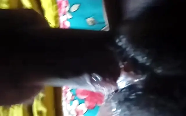 A enteada anazinha do mau se masturba e seu padrasto saio do banho e pega ela no.fraga se masturbando. Ela se oferece para ele e transa com ele e dar o cu para o padrasto veja completo no Red e sheer