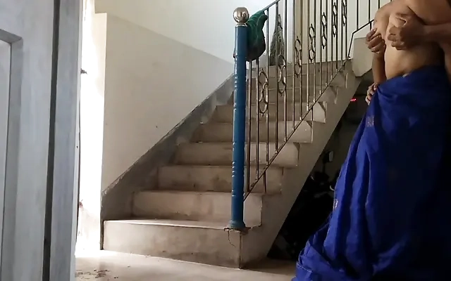 Conheci um moreno dotado BBC na Casa de Swing, fiquei de namoradinha, depois levei ele para cabine e dei gostoso na frente do corno! COMPLETO NO SHEER