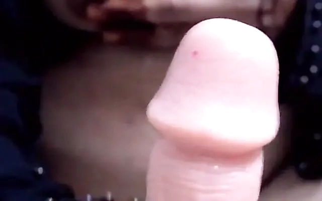 Tirei a camisinha pra sentir a rola dentro da minha bucetinha quente