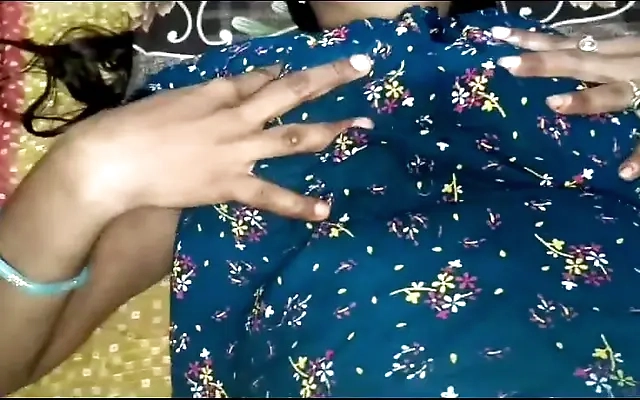 desi ladaki ghar ka saf ka saf safai kar tabhi uska malik akar chod diya mumbai ashu