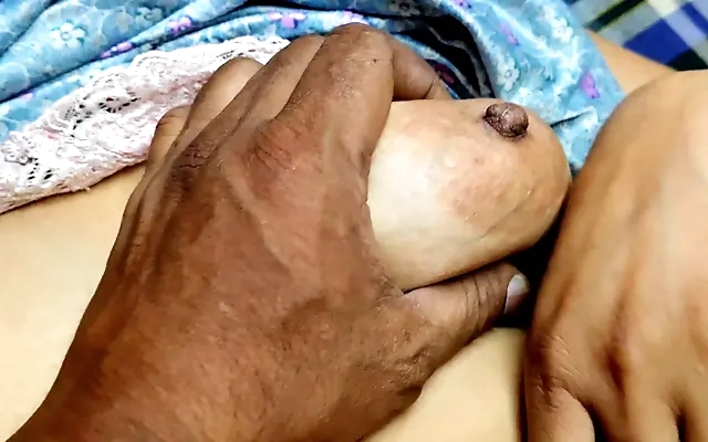 Diva saw me Urinating then she gets Horny and ordered me to sex her, Since am new in Nigeria i decided to fuck this village babe .outdoor