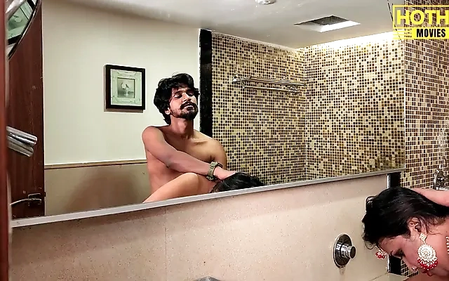Sexo apaixonado sem camisinha termina com gozada na bunda