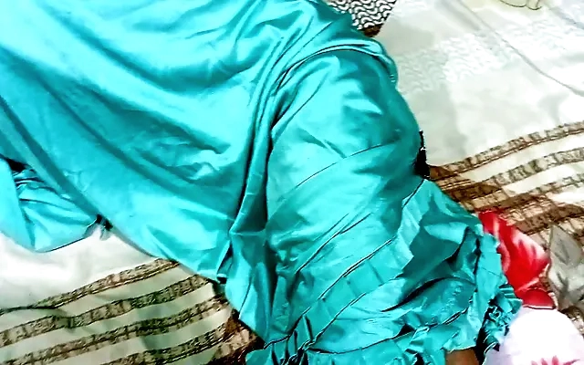 18 a&ntilde;itos jovencita con buenas tetas primera vez en un trio