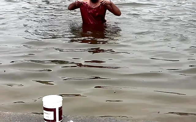 DEPOIS DE TANTO TEMPO SEM SE VER, O AMIGO N&Atilde;O PERDEU TEMPO: ELE CHUPANDO CADA CURVA DELA ENQUANTO ELA GEMIA DE TES&Atilde;O