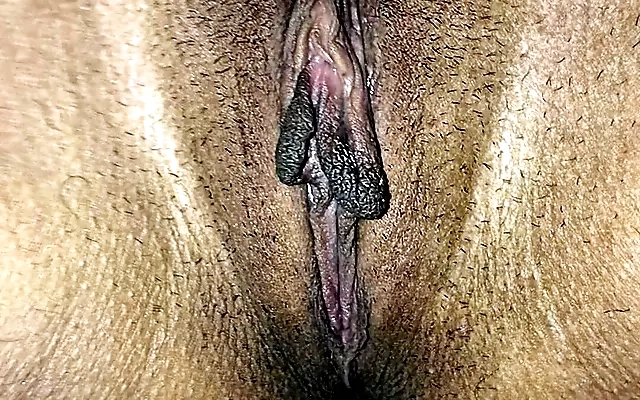 ENCUENTRO A MI VECINA PERDIDA EN MI BARRIO Y ME LA FOLLO - PORNO EN ESPA&Ntilde;OL