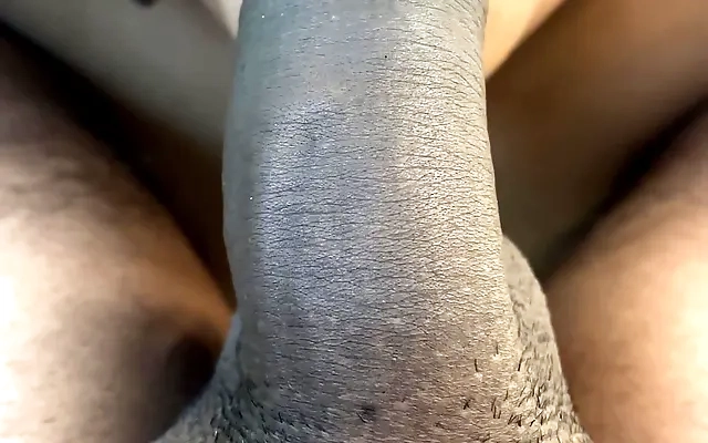 Gozando dentro da bucetinha da novinha gr&aacute;vida (completo no RED)