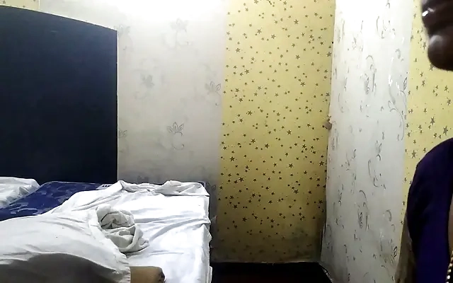 Cock Hungry Slut Sladyen Skaya Hooks Up With Local Artist For No Strings Sex GP2839