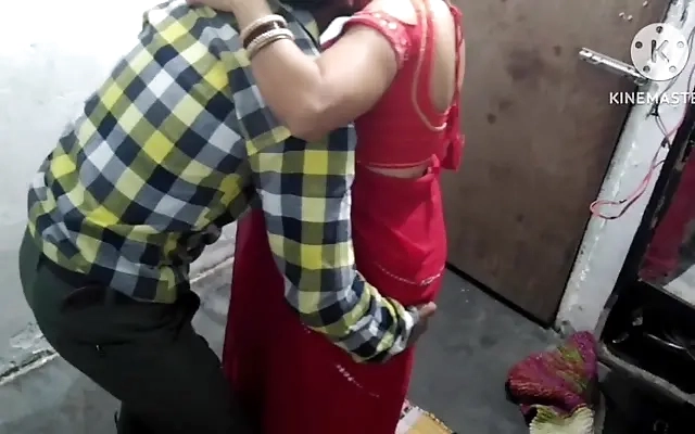 A milf safada gozou muito dando cu na putaria com dois amigos e acabou com a boca cheia de leite