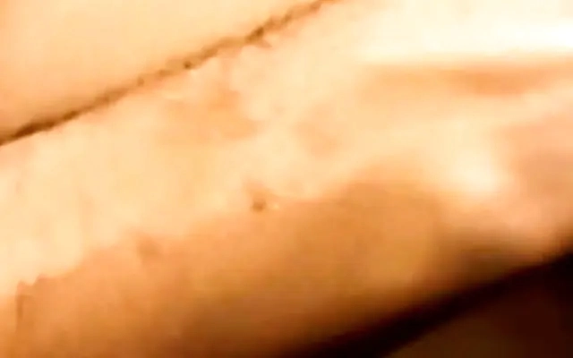 Me pongo muy cachondo al ver a mi hermanastra desnuda en el ba&ntilde;o y termino fall&aacute;ndomela PARTE 2