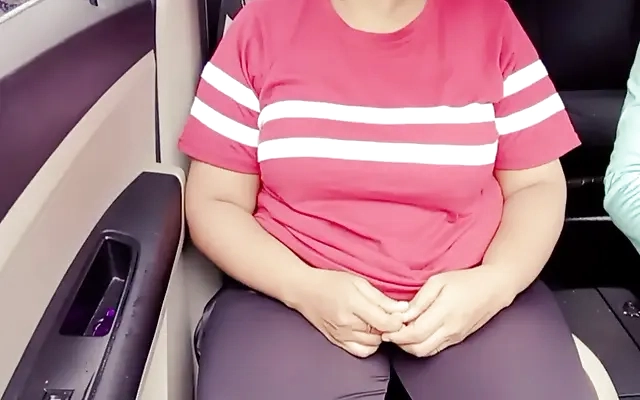 Sexy Tamil Aunty Gets Drilled by Flipkart Delivery Man in Saree Sex Romp