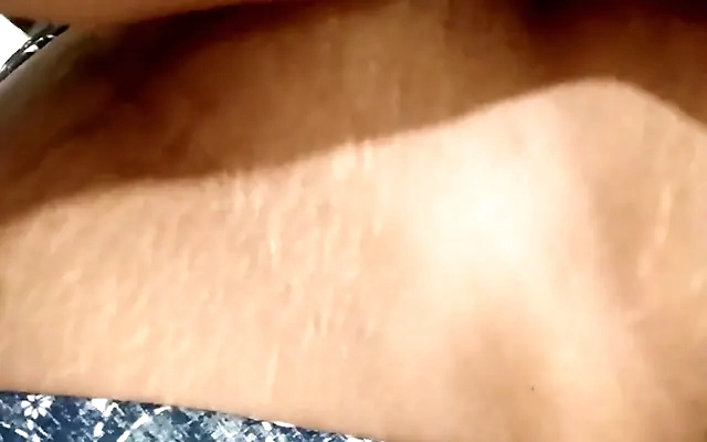 Enormes tetas de jovencita venezolana provoca morbo a desconocido y la folla despu&eacute;s de unos masajes