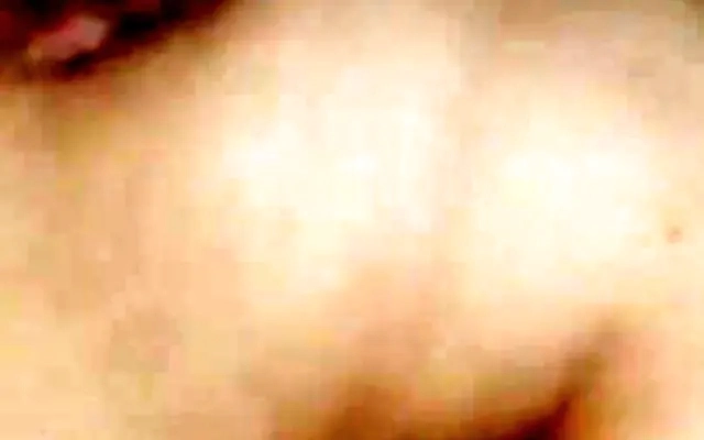 mientras tomaba el sol mi hermanastra me chupa mi apretado y hermoso co&ntilde;o