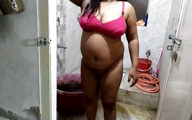Entrenador se folla una ardiente rubia en una sesi&oacute;n de yoga