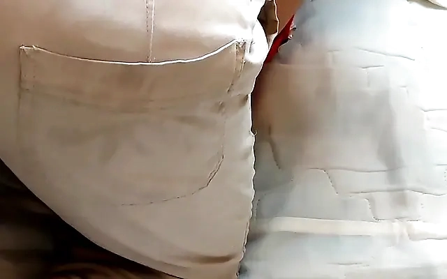 Squirting Pinay teen by delivery rider