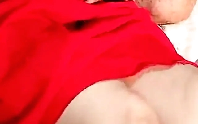 Mi novio me llam&oacute; mientras me follaba a mi mejor amiga de la escuela - NatalyGirl