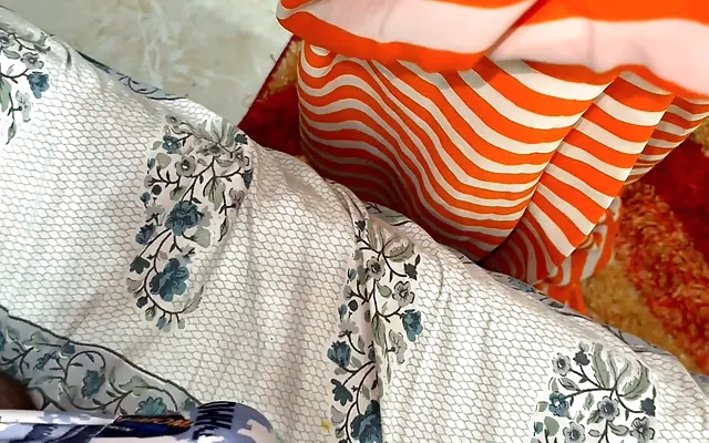 My indian girlfriend need more big dick