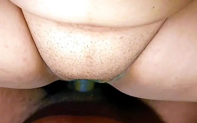 Novinha se filmou tirando a roupa
