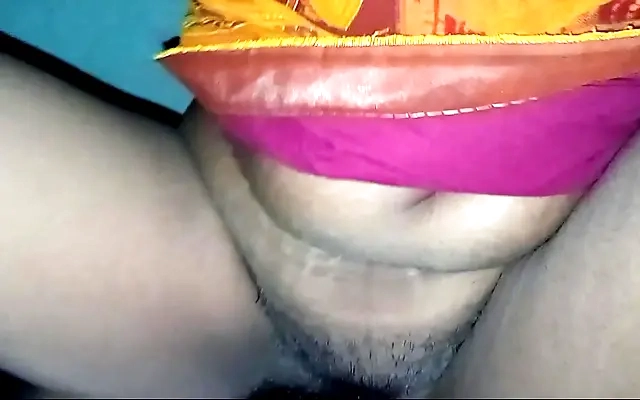 Sexo Universitario Amateur , Latina de Rostro Hermoso y Trasero Enorme se pone Horny con una Lamida de Co&ntilde;o
