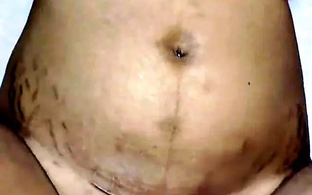 INOCENTE JUEGO DE HERMANASTROS TERMINA EN SEXO HORNY